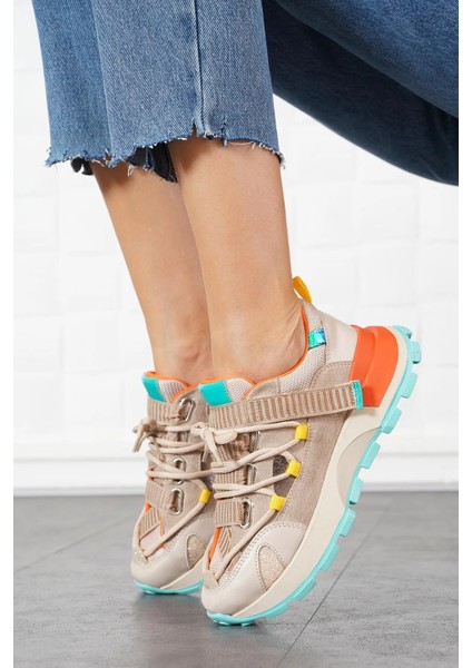 Cırtlı Bağlı Kadın Spor Ayakkabı