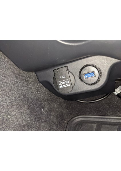 Flush Monte Montajı USB Bağlantı Noktasını Ikinci Nesil Porsche Cayenne (958) Altına Yerleştirme Adaptörü (Plastik Aparattır!!!)