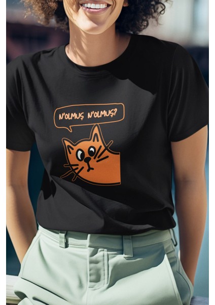 Nolmuş? Meraklı Kedi Baskılı Eğlenceli Hediyelik Kadın T-Shirt
