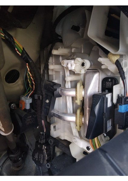Citroen C4 Klima Sıcaklık Kontrolünün Değiştirilmesi (Plastik Aparattır!!!)