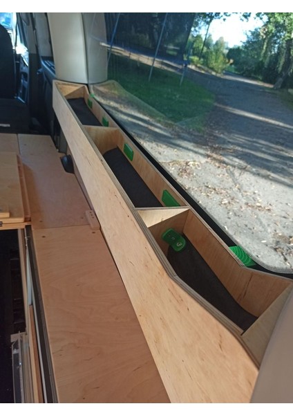 Ford Tourneo Camper - Raf Için Montajlar (Arka Sağ) (Plastik Aparattır!!!)