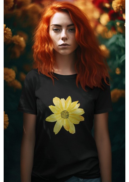 Sarı Çiçek Baskılı Siyah Kadın T-Shirt