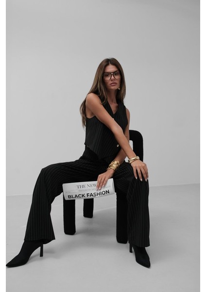 Munn Collection V Yaka Çizgili Kruvaze Yelek