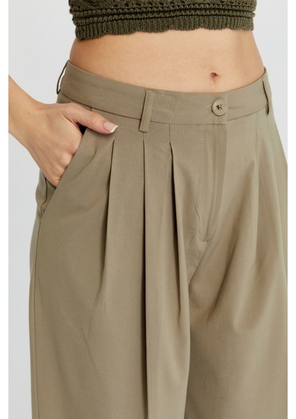 Açık Haki Regular Pileli Kısa Paça Pantolon