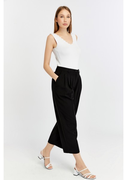 Siyah Regular Pileli Kısa Paça Pantolon