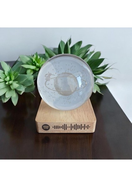 Kişiye Özel Spotify Barkodlu Büyük Boy Işıklı Ahşap Kaideli Satürn Cam Küre 8cm