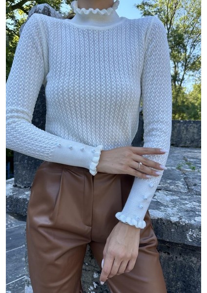 Ekru Boğazlı ve Örgülü Triko Kazak indirimleri