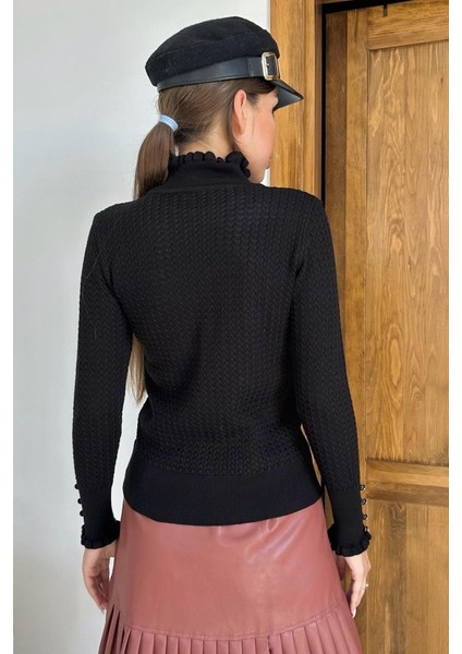 Siyah Boğazlı ve Örgülü Triko Kazak fırsatları