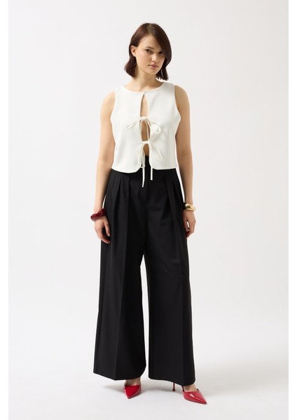 Munn Collection Bağcık Detay Dekolte Bluz