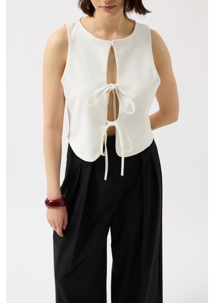 Munn Collection Bağcık Detay Dekolte Bluz