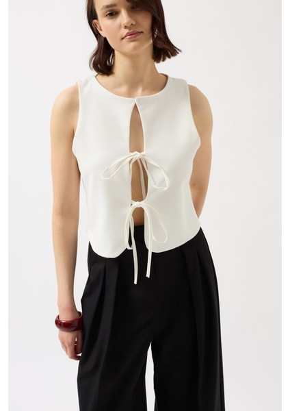 Munn Collection Bağcık Detay Dekolte Bluz