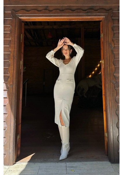 Ekru Geniş Boğazlı Elbise