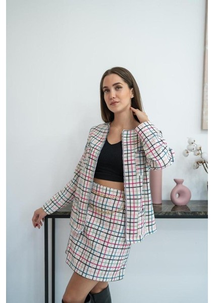 Beyaz Önü Açık Ceket ve Eteği Zincirli Takım fiyatları