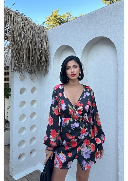 Kırmızı Kuşaklı Saten Elbise fiyatları