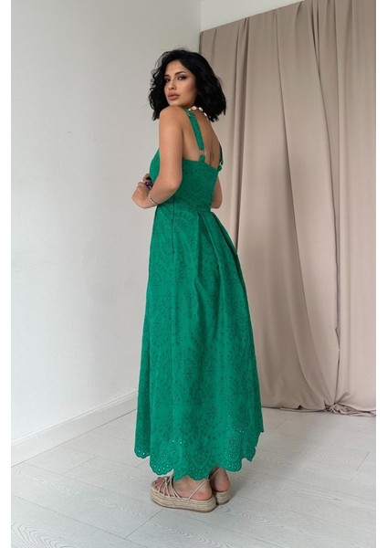 Munn Collection Yeşil Askılı Aparatlı Brode Elbise fırsatları