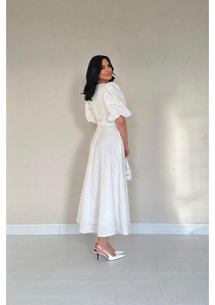 Munn Collection Ekru Göğüs Kup Detaylı Kemerli Brode Elbise