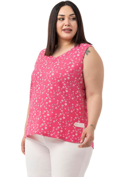 Büyük Beden Çiçek Desenli V Yaka Yanlarda Yırtmaç Detaylı Kolsuz Fuşya Bluz fırsatları