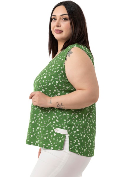 Büyük Beden Çiçek Desenli V Yaka Yanlarda Yırtmaç Detaylı Kolsuz Yeşil Bluz fırsatları