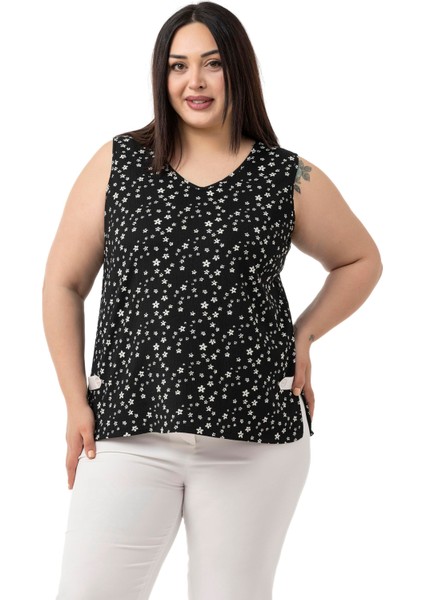 Büyük Beden Çiçek Desenli V Yaka Yanlarda Yırtmaç Detaylı Kolsuz Siyah Bluz