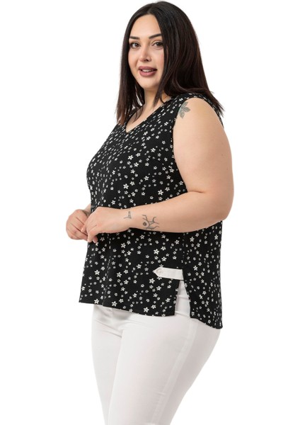 Büyük Beden Çiçek Desenli V Yaka Yanlarda Yırtmaç Detaylı Kolsuz Siyah Bluz fırsatları