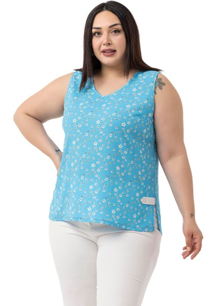 Büyük Beden Çiçek Desenli V Yaka Yanlarda Yırtmaç Detaylı Kolsuz Mavi Bluz