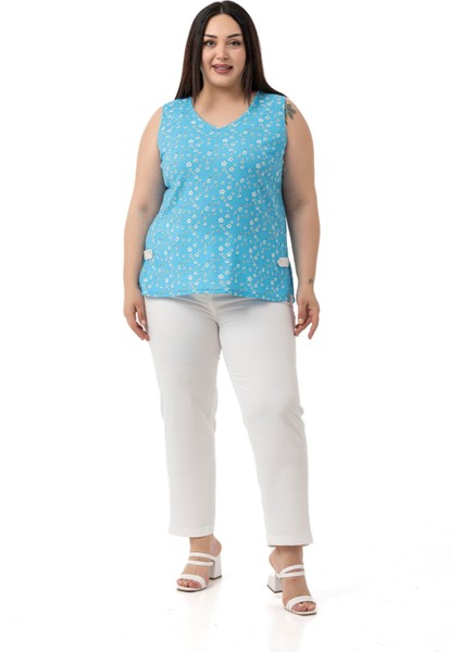 Büyük Beden Çiçek Desenli V Yaka Yanlarda Yırtmaç Detaylı Kolsuz Mavi Bluz fiyatları