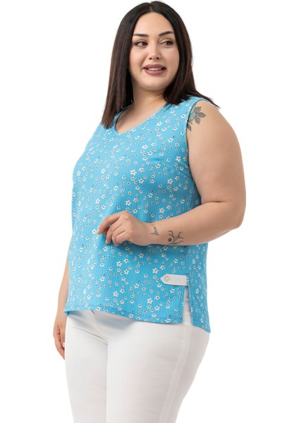 Büyük Beden Çiçek Desenli V Yaka Yanlarda Yırtmaç Detaylı Kolsuz Mavi Bluz fırsatları