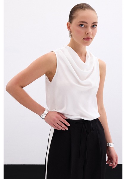 Degaje Yaka Saten Bluz - Ekru indirimleri