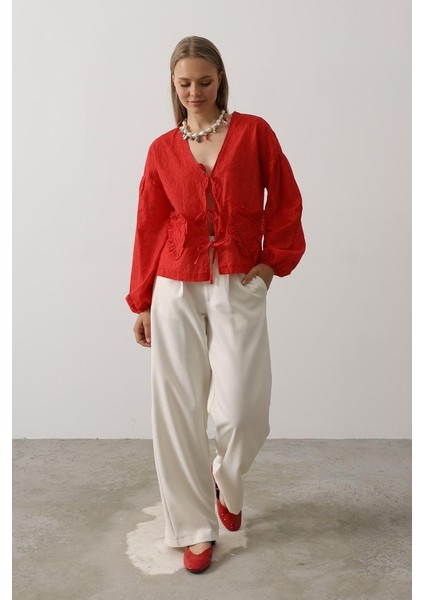 Munn Collection Kalp Detaylı Bağlamalı Brode Bluz - Kırmızı