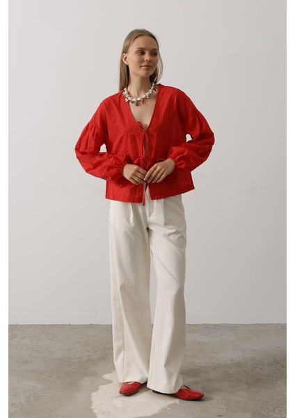 Munn Collection Kalp Detaylı Bağlamalı Brode Bluz - Kırmızı fiyatları