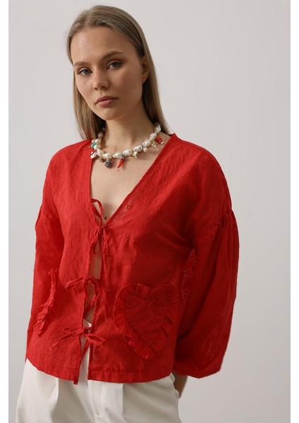 Munn Collection Kalp Detaylı Bağlamalı Brode Bluz - Kırmızı modelleri