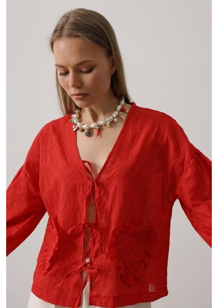 Munn Collection Kalp Detaylı Bağlamalı Brode Bluz - Kırmızı fırsatları