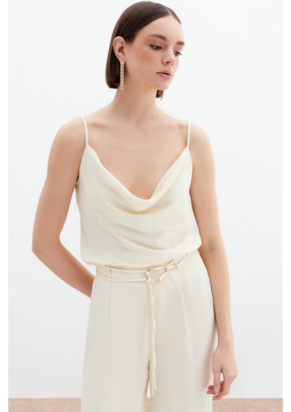 Degaje Yaka Dökümlü Bluz - Krem modelleri