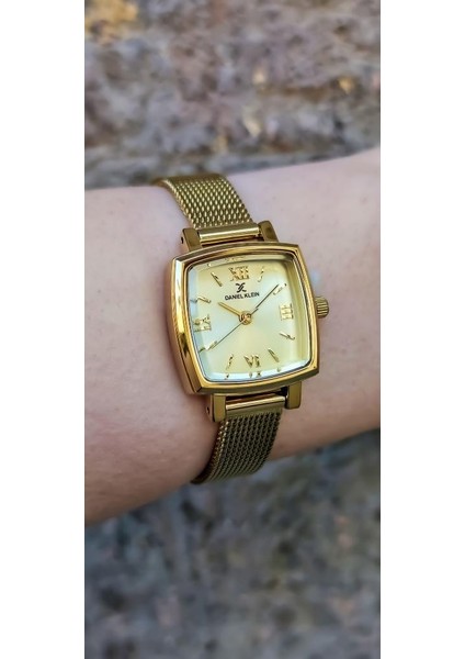 DKE.1.10844-3 Kare Kadran Hasır Kordon Metal Kasa 3 Atm Suya Dayanıklı Altın Renk Kadın Kol Saati