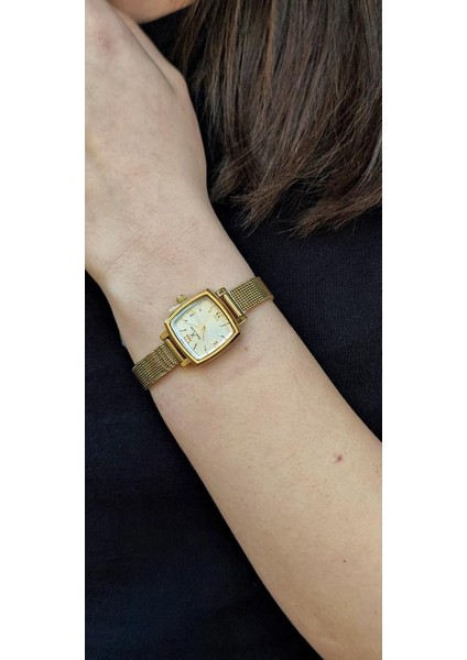DKE.1.10844-2 Kare Kadran Hasır Kordon Metal Kasa 3 Atm Suya Dayanıklı Altın Renk Kadın Kol Saati fiyatları
