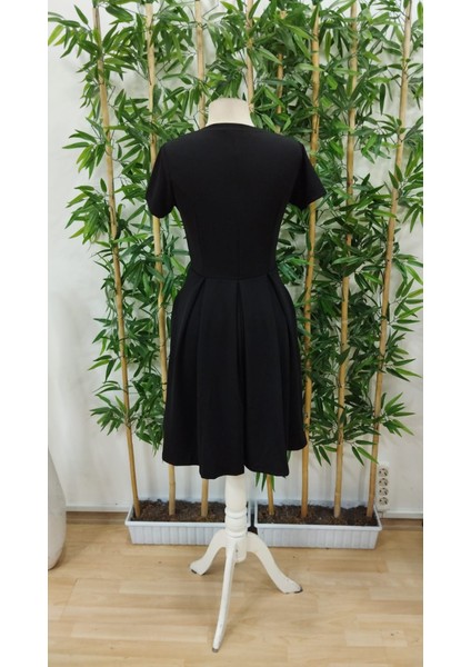 Kadın Kısa Kollu Bisiklet Yaka Önden Pile Detaylı Janjan Krep Elbise indirimleri