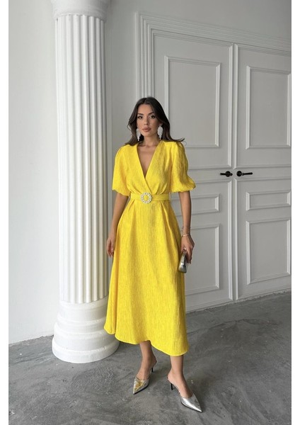 Munn Collection Sarı Işıltılı Kemerli Kruvaze Elbise