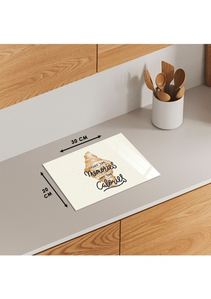 Cam Kesme Tahtası Kruvasanlı Krem Arka Planlı Yazılı fırsatları