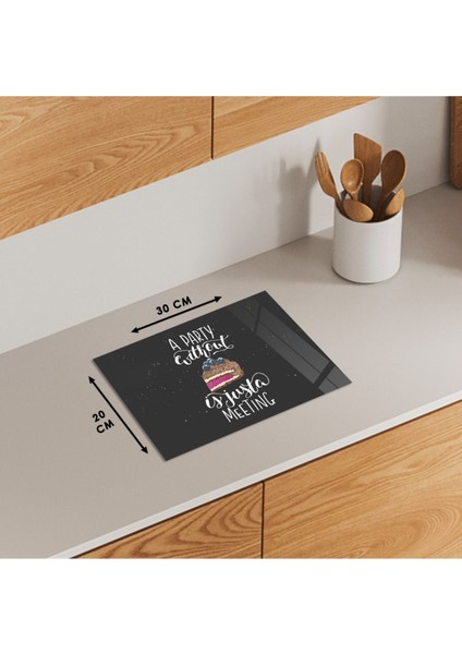 Cam Kesme Tahtası Siyah Arka Planlı Pasta Dilimli Yazılı fırsatları