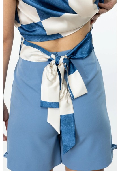 Arka Kısmı Bağlamalı Kareli Crop Bluz Mavı 03104 fırsatları