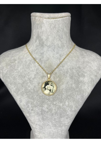 Eski Kadın Figürlü Çelik Kolye