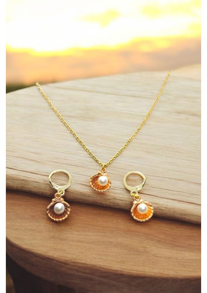 18K Altın Kaplama Huggie Sallantılı Mini Tasarım Deniz Kabuğu Çelik Küpe ve Kolye Set