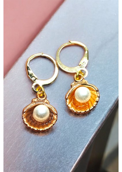 18K Altın Kaplama Huggie Sallantılı Mini Tasarım Deniz Kabuğu Çelik Küpe ve Kolye Set