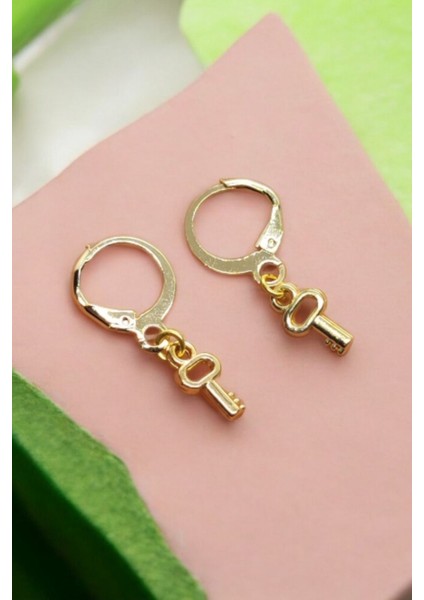 18K Altın Kaplama Huggie Sallantılı Mini Tasarım Anahtar Küpe