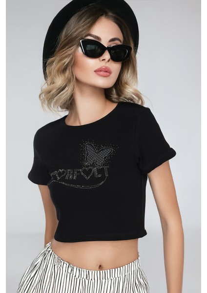 Perfect Yazılı Taş Detaylı Siyah Kelebek Crop T-Shirt – Cesur ve Işıltılı Stil