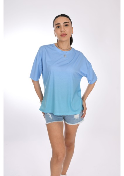 Mavi Degrade Oversize T-Shirt – Deniz Esintisini Stilinde Taşı