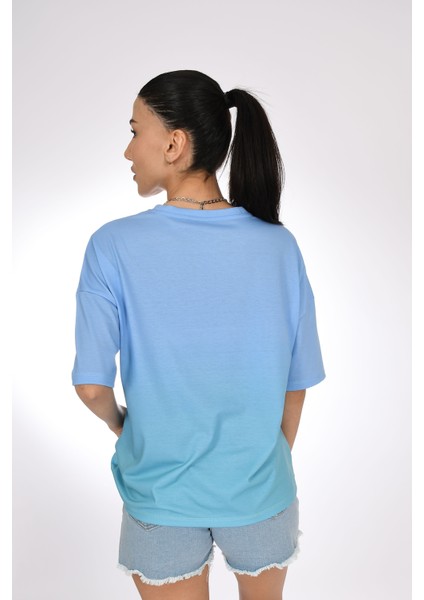 Mavi Degrade Oversize T-Shirt – Deniz Esintisini Stilinde Taşı
