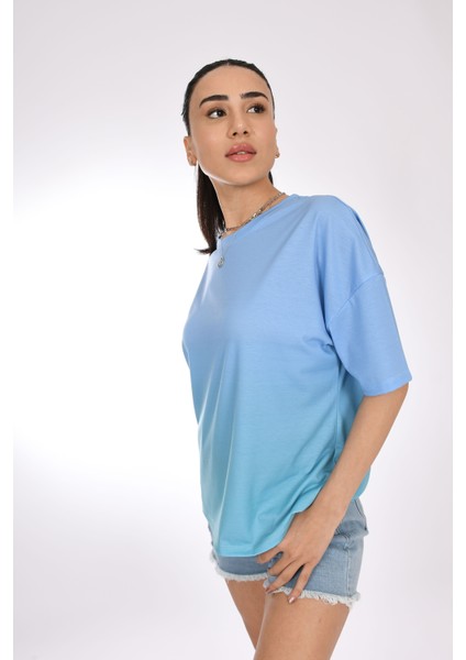 Mavi Degrade Oversize T-Shirt – Deniz Esintisini Stilinde Taşı