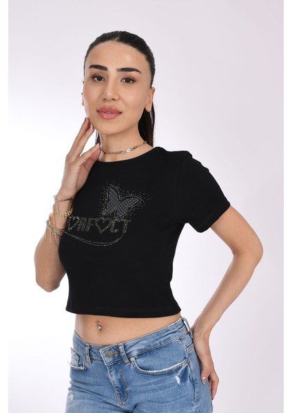 Perfect Yazılı Taş Detaylı Siyah Kelebek Crop T-Shirt – Cesur ve Işıltılı Stil