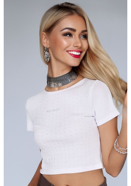 Beyaz Taş Detaylı Fit Crop T-Shirt – Işıltıyla Şıklığı Yansıt